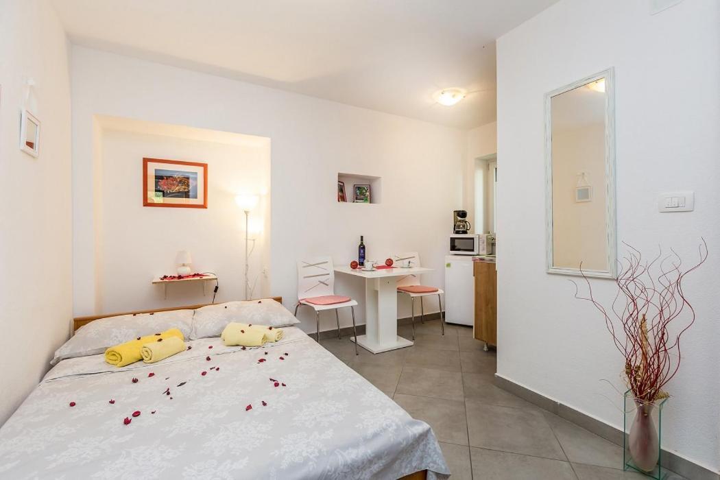 Studio Apartman U Kuci S Bazenom 바슈카 외부 사진