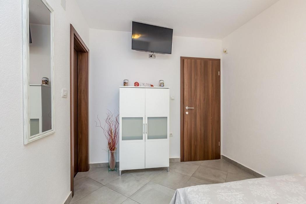 Studio Apartman U Kuci S Bazenom 바슈카 외부 사진